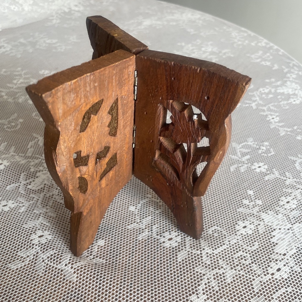Vintage Hand Carved Wood 3 Leg Folding Mini Plant Book Stand Floral India - Picture 13 of 16